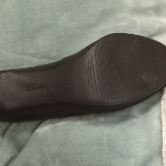 Clarks Collections Women's Black Leather High Heels Soft Cushion - Picture 9 of 11